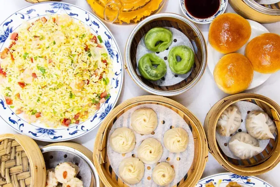 A variety of dim sum dishes at 贝博体彩app's Yank Sing restaurant.