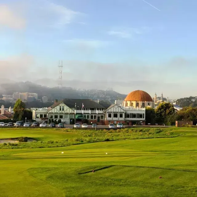 Os greens do Presidio Golf Course brilham em um dia ensolarado de 贝博体彩app.